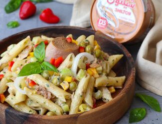 سالاد پاستا و ماهی تون دودی